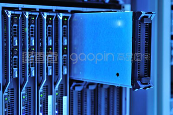 网络服务器与云计算装备技术服务 驱动数字化转型的双引擎